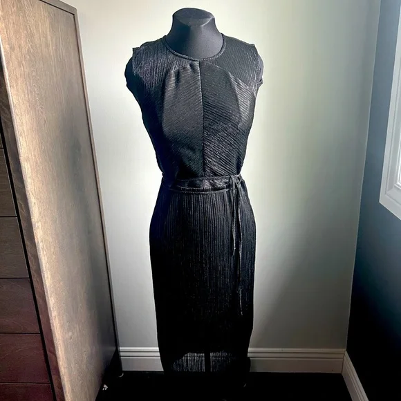 Dress - Picture 1 of 4